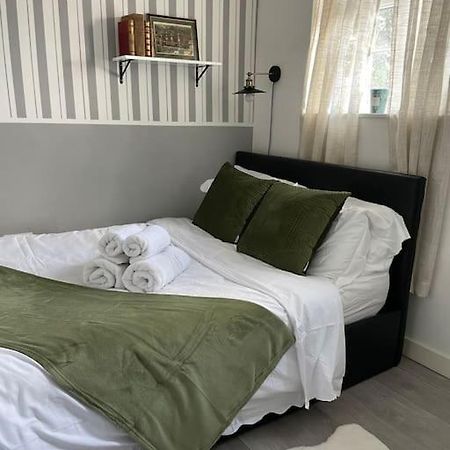 לונדון One Bedroom Putney Village Flat מראה חיצוני תמונה
