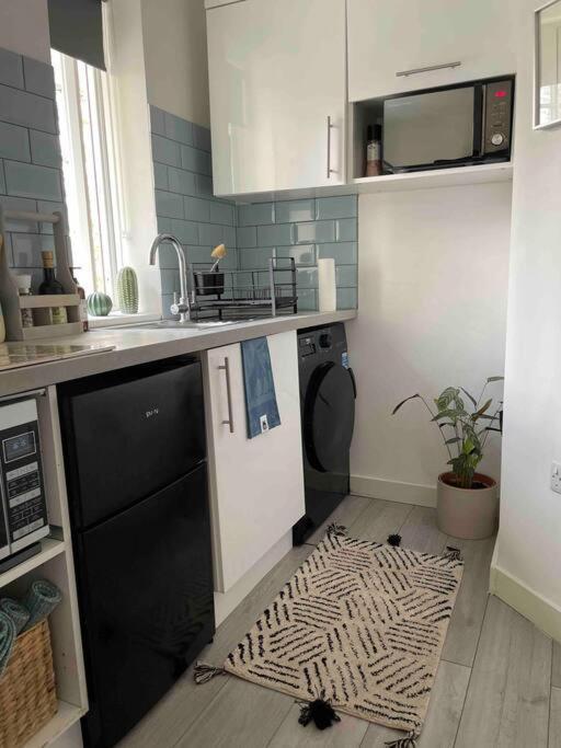 לונדון One Bedroom Putney Village Flat מראה חיצוני תמונה