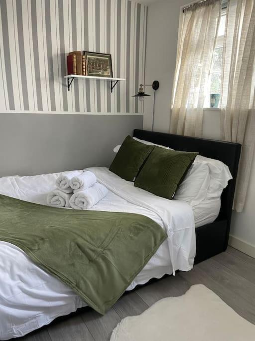 לונדון One Bedroom Putney Village Flat מראה חיצוני תמונה