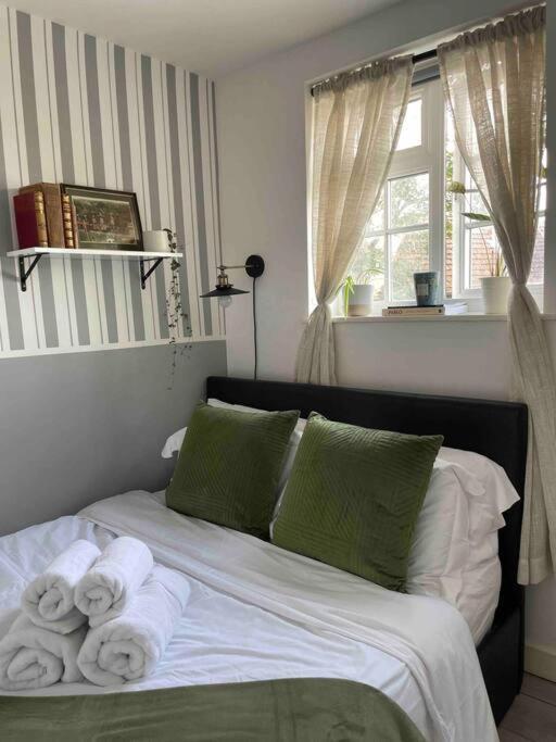 לונדון One Bedroom Putney Village Flat מראה חיצוני תמונה