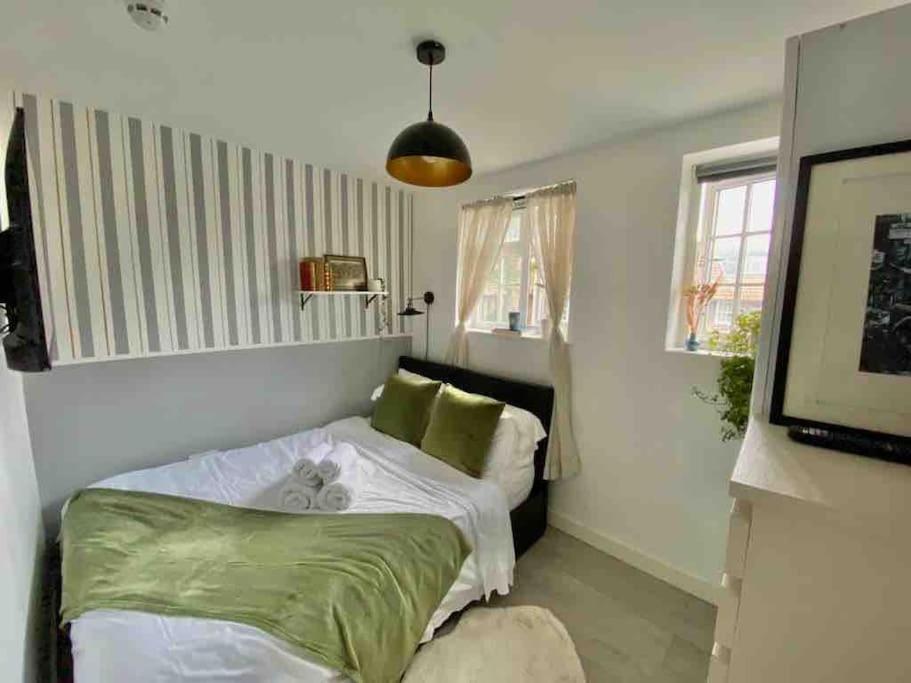 לונדון One Bedroom Putney Village Flat מראה חיצוני תמונה